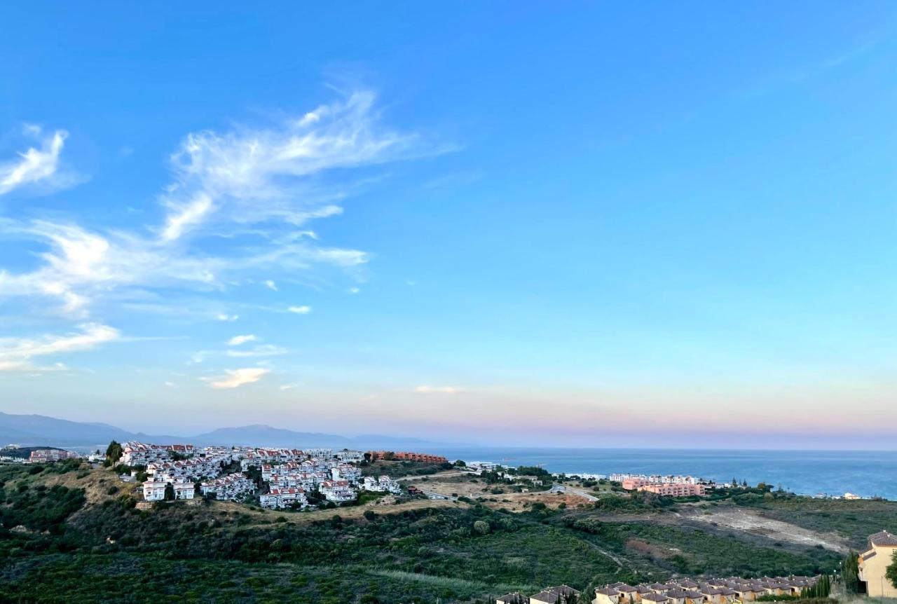 Top Sea View Apartment - 7 Minutes To Sotogrande Castillo de Sabinillas Exterior photo