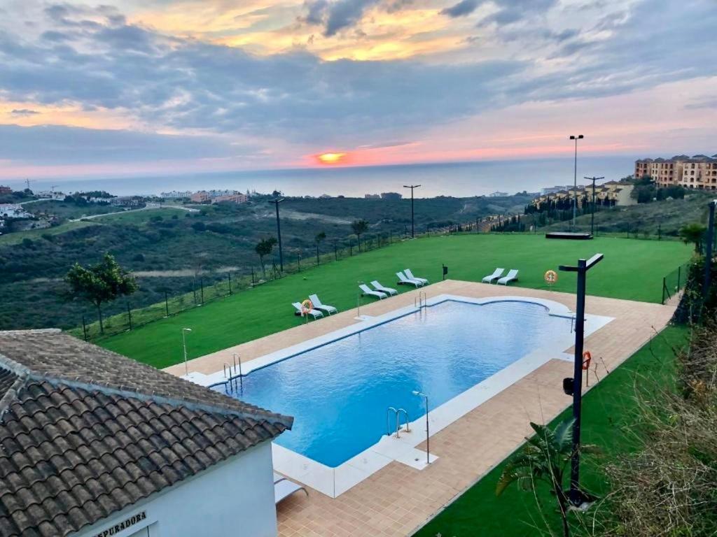 Top Sea View Apartment - 7 Minutes To Sotogrande Castillo de Sabinillas Exterior photo